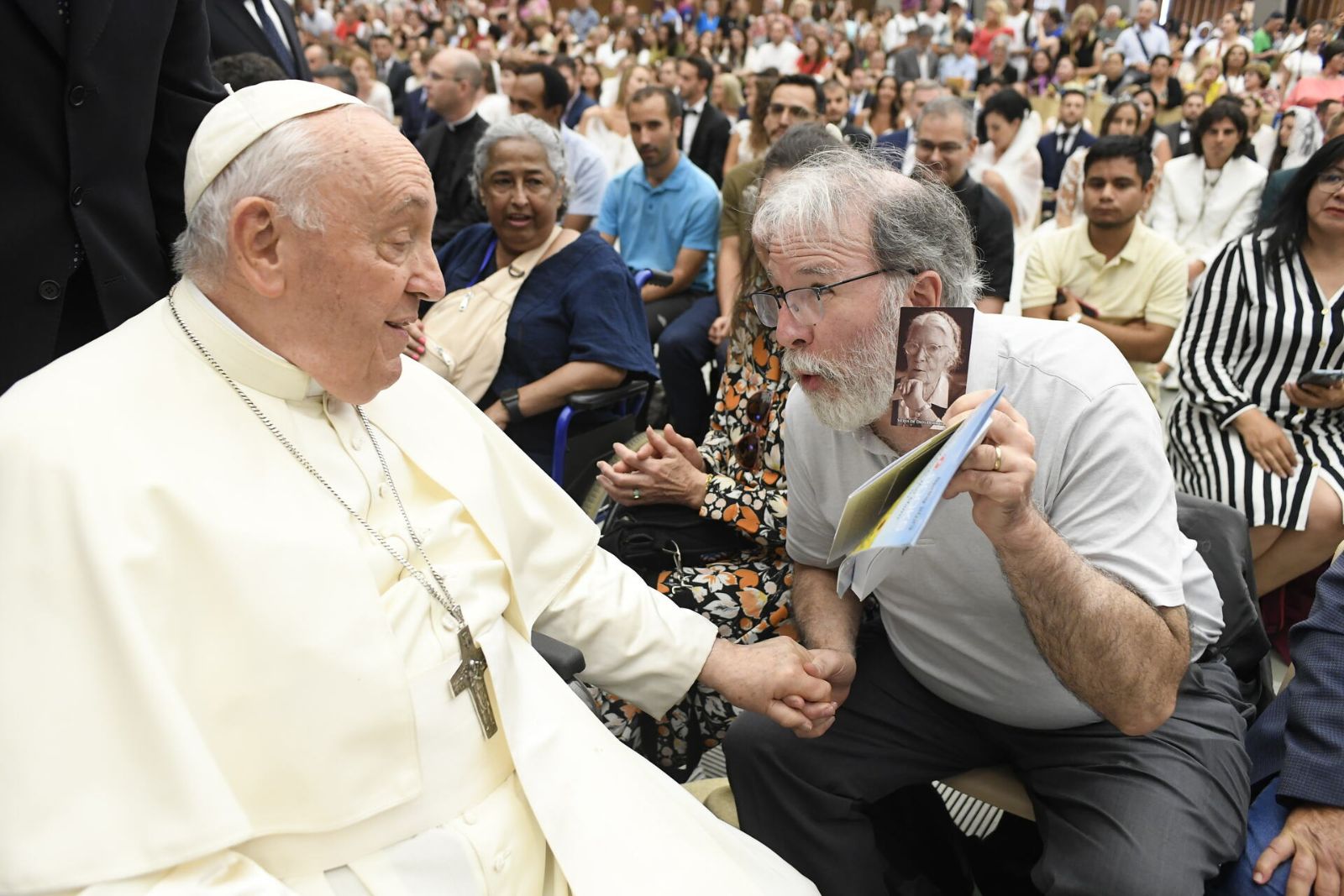 Robert%20presents%20Pope%20Francis%20with%20holy%20card.JPG